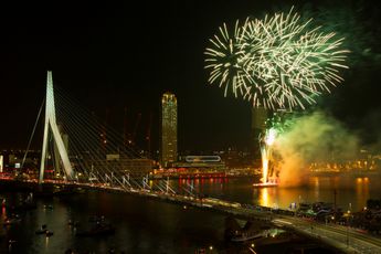 Rotterdam annuleert wegens corona vuurwerkshow á la €700K, geeft het uit aan anti-racisme: 'Totaal van pot gerukt!'