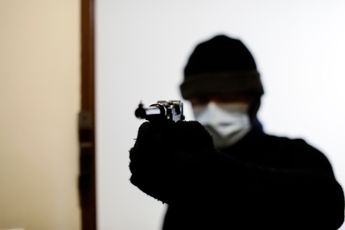 Politie houdt mondkapjes-extremist aan, wilde bloederige aanslag plegen op mondkapjesweigeraars