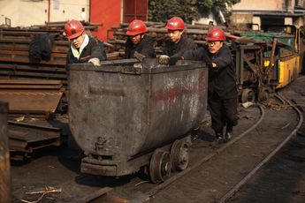 China lacht om ons klimaatbeleid en investeert opnieuw miljarden in kolenmijnen