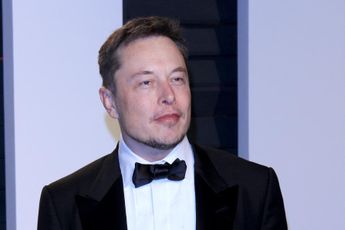 VN-directeur krabbelt terug na Twitter-discussie met Elon Musk, komt met slap plan om hongersnood één jaar te stoppen