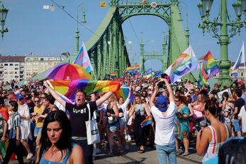 "God zegene Hongarije!" Hongaren stemmen massaal tegen transgender-seksvoorlichtingsgekkigheid
