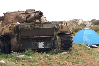 Een kijkje op een begraafplaats voor tanks op Cyprus