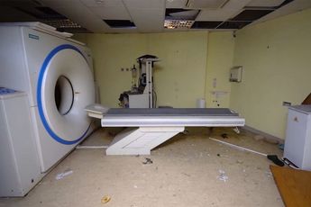 Verlaten ziekenhuis in Malta waar patiënten dossiers en menselijke organen nog liggen