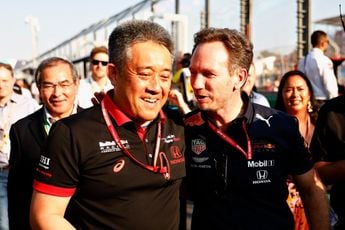 Nieuwe beelden: Personeel in Honda-fabriek gaat uit hun plaat na overwinning Verstappen