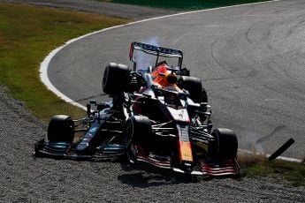 Luyendyk belicht Monza-incident tussen Verstappen en Hamilton: 'Daar had ik niks gedaan'