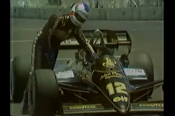 F1 Kijktip | Mansell duwt kapotte auto over finishlijn en valt direct flauw