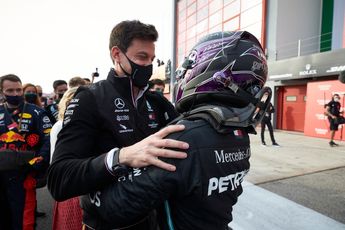 Wolff moest Hamilton overtuigen bij Mercedes te blijven: 'Ik wilde geen scheiding'