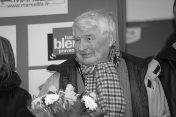 Van der Poel eert opa op uitvaart: 'Je bent mijn grootste kampioen. Dag, papy'