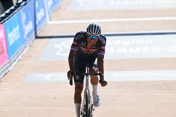 Cancellara twijfelt of Van der Poel ooit Parijs-Roubaix wint: 'Het ziet er niet zo vloeiend uit'