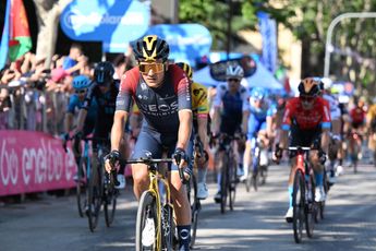 Carapaz toont goede benen in tiende rit Giro, ondanks val: 'Het was niets serieus'