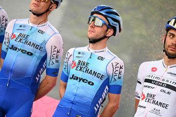 Yates ziet Giro-droom door knie en warmte uiteenspatten: 'Weet niet of ik doorga'