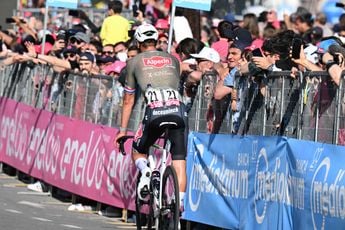 Van der Poel 'vloekend' na Giro-rit naar Napels: 'Is nu weer uitgepraat'