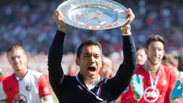 'Van Bronckhorst tekent voor twee seizoenen als hoofdtrainer van Feyenoord'