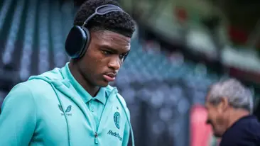 Zinhagel en Schaken bezorgen Feyenoord winst tegen Barcelona