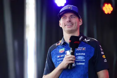 max-verstappen-lacht-microfoon