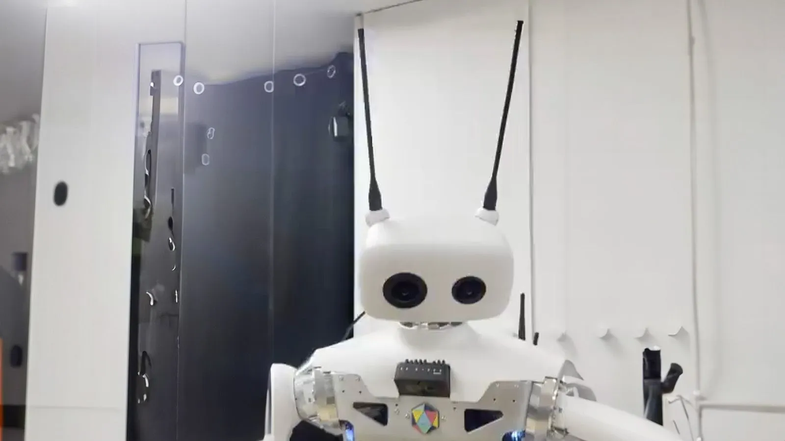 dit is de nieuwe robot met ai hugging face en pollen robotics