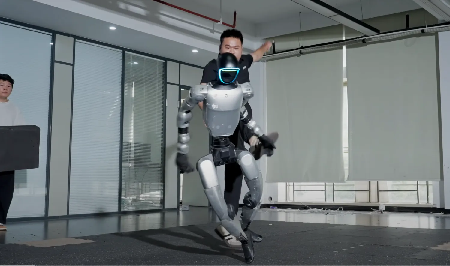 Deze robot staat razendsnel op na harde schoppen in nieuwe video