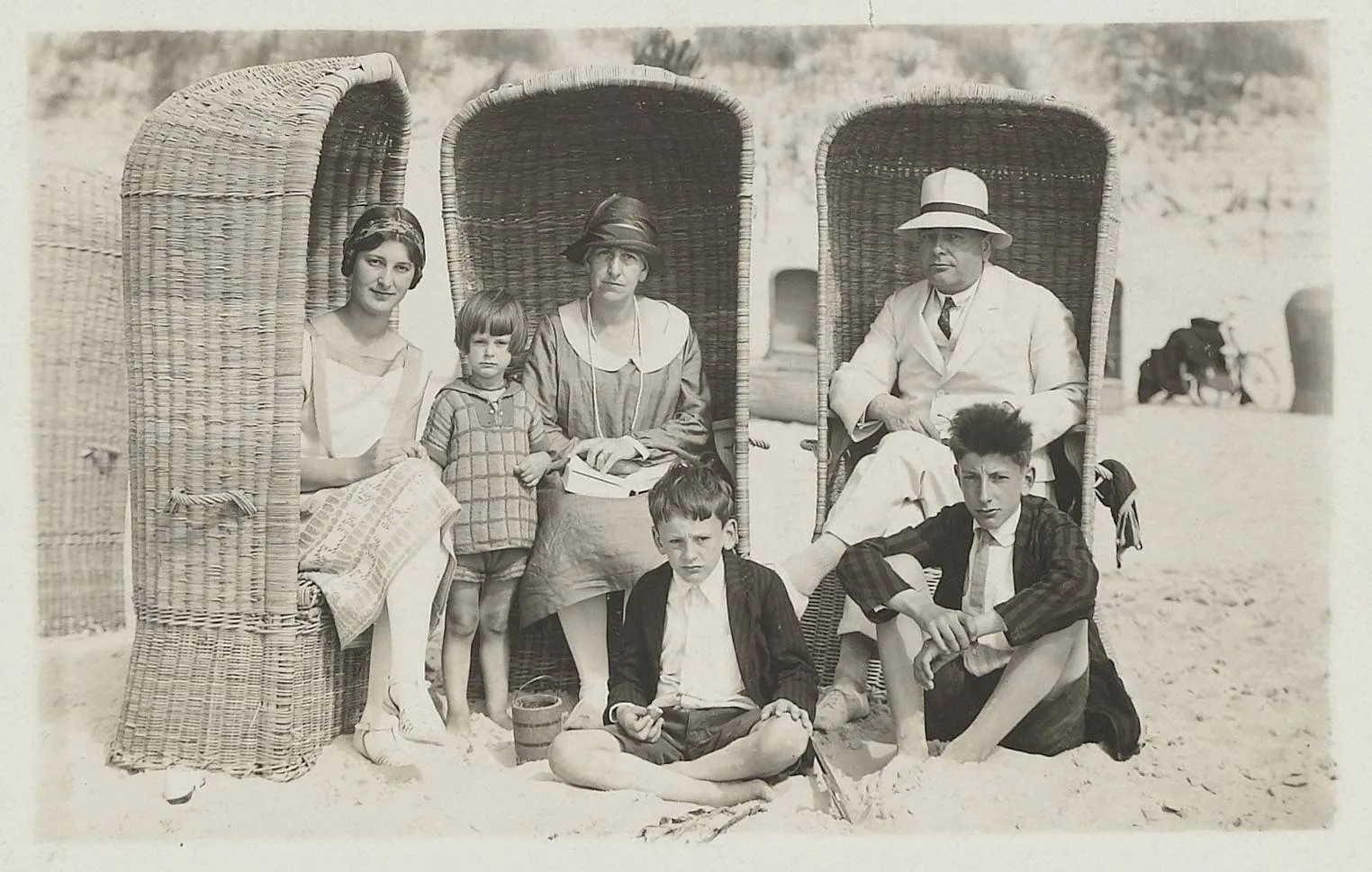 PB RAA foto 1 - Familie op het strand