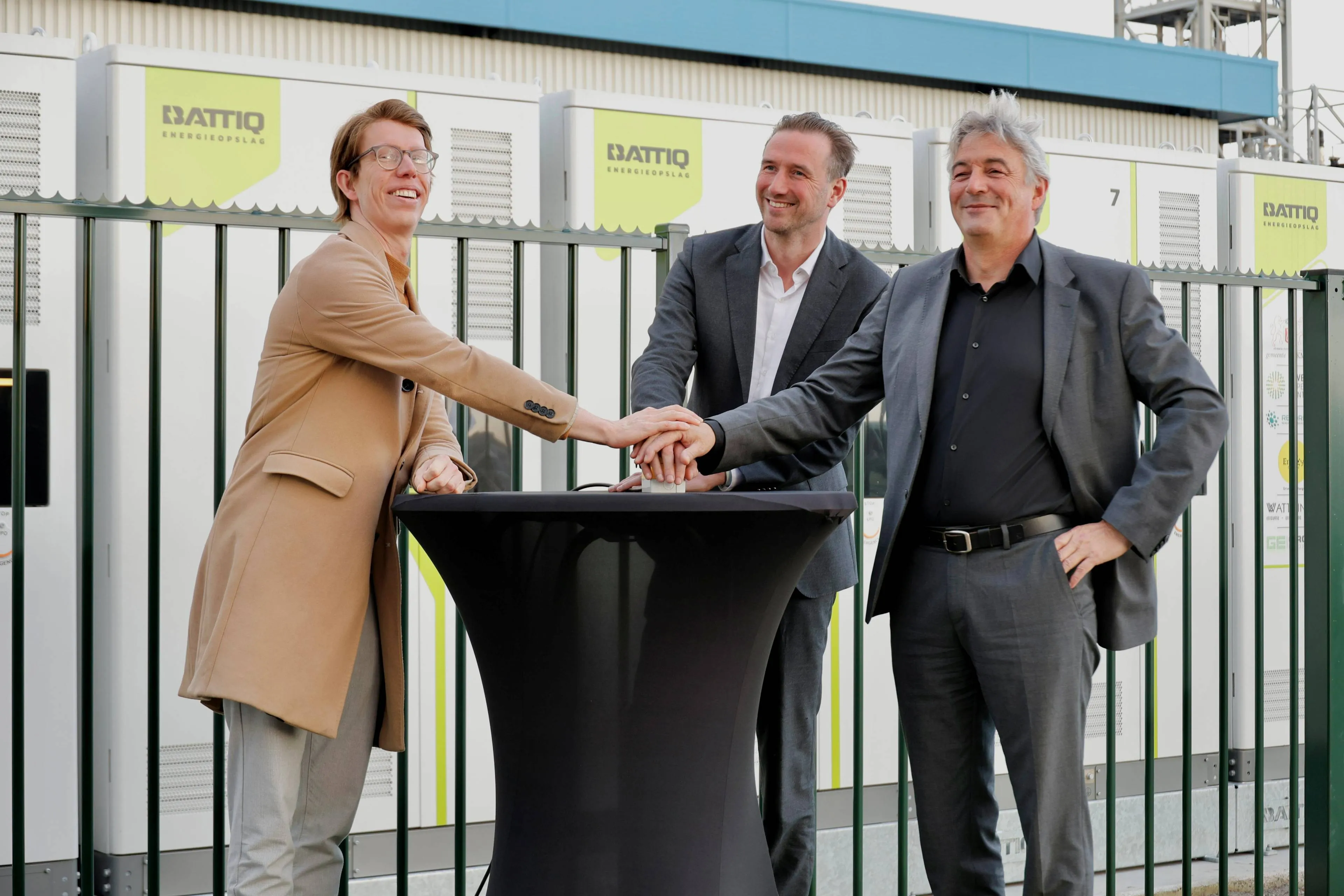 foto 2 lancering batterij - vlnr Joep Sanderink NEC, wethouder Christian Schouten, Peter Simoes InVesta