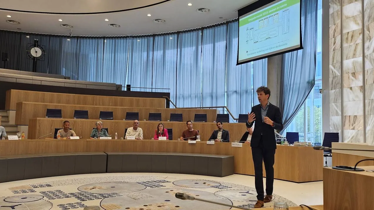 wie beslist over mijn stad gemeenteraad almere