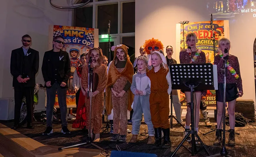 Kindertheater Shine trekt volle zaal in Waardhuizen met ‘Maak dat de kat wijs’