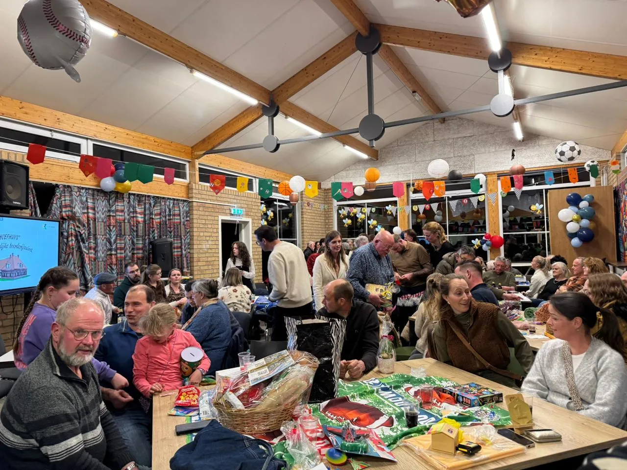 Succesvolle bazaar verbindt school en dorp in Babyloniënbroek