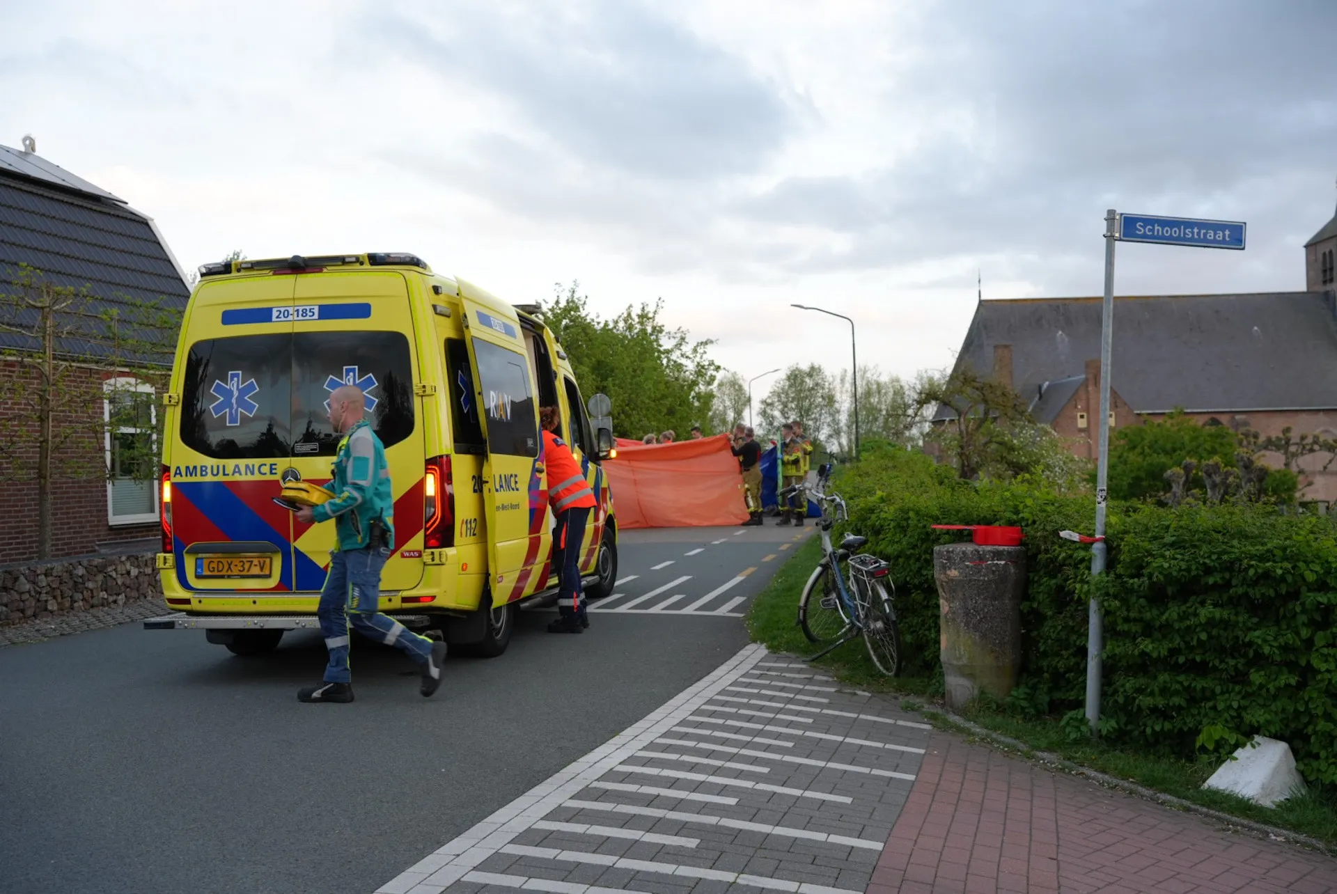 Fietser (34) uit Veen overleden na aanrijding in Wijk en Aalburg
