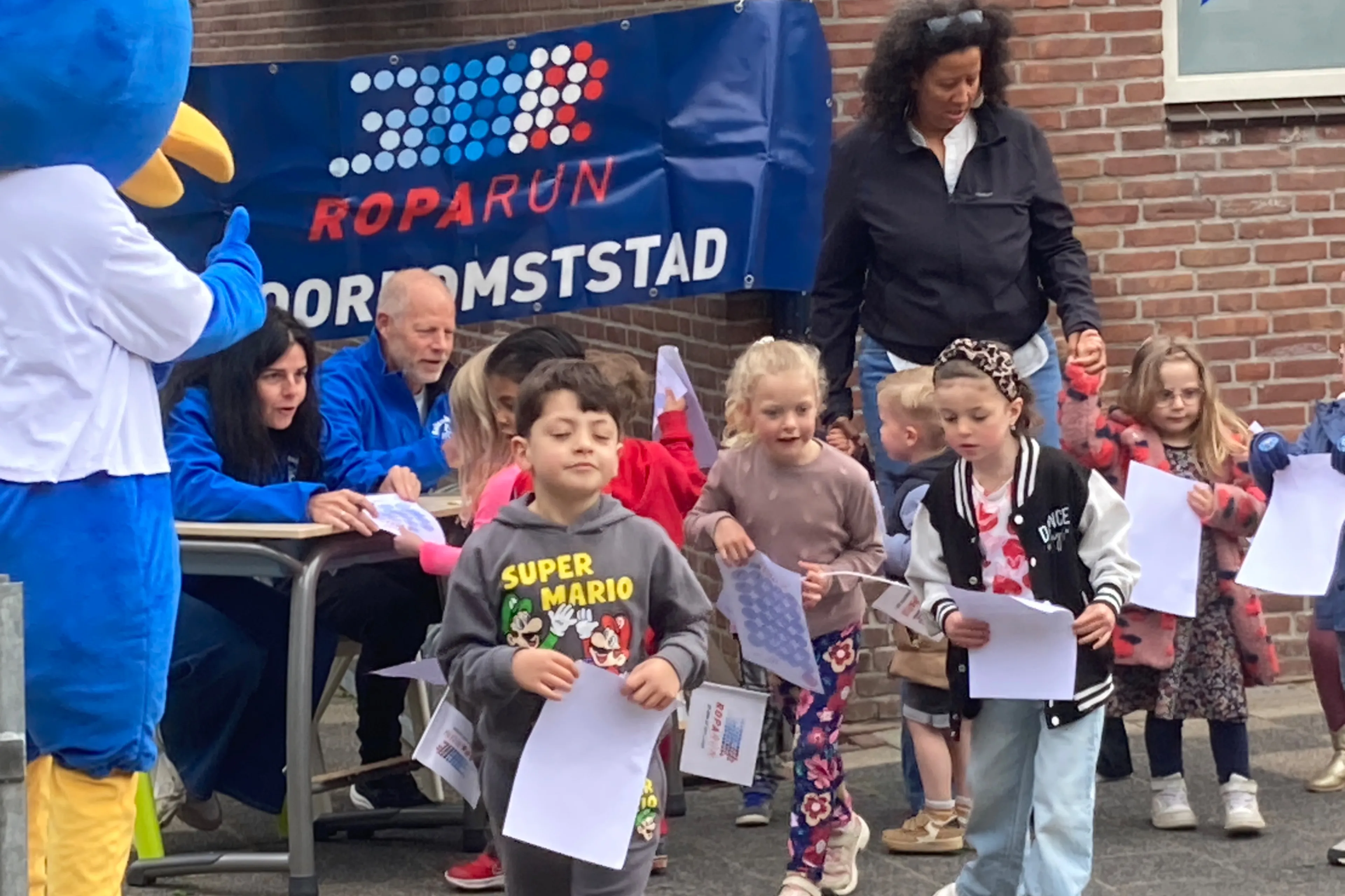 Leerlingen Basisschool Oudendijk halen ruim 2500 euro op met Mini Roparun
