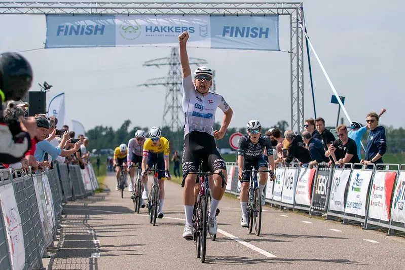 Zonovergoten Omloop van de Biesbosch trekt honderden deelnemers