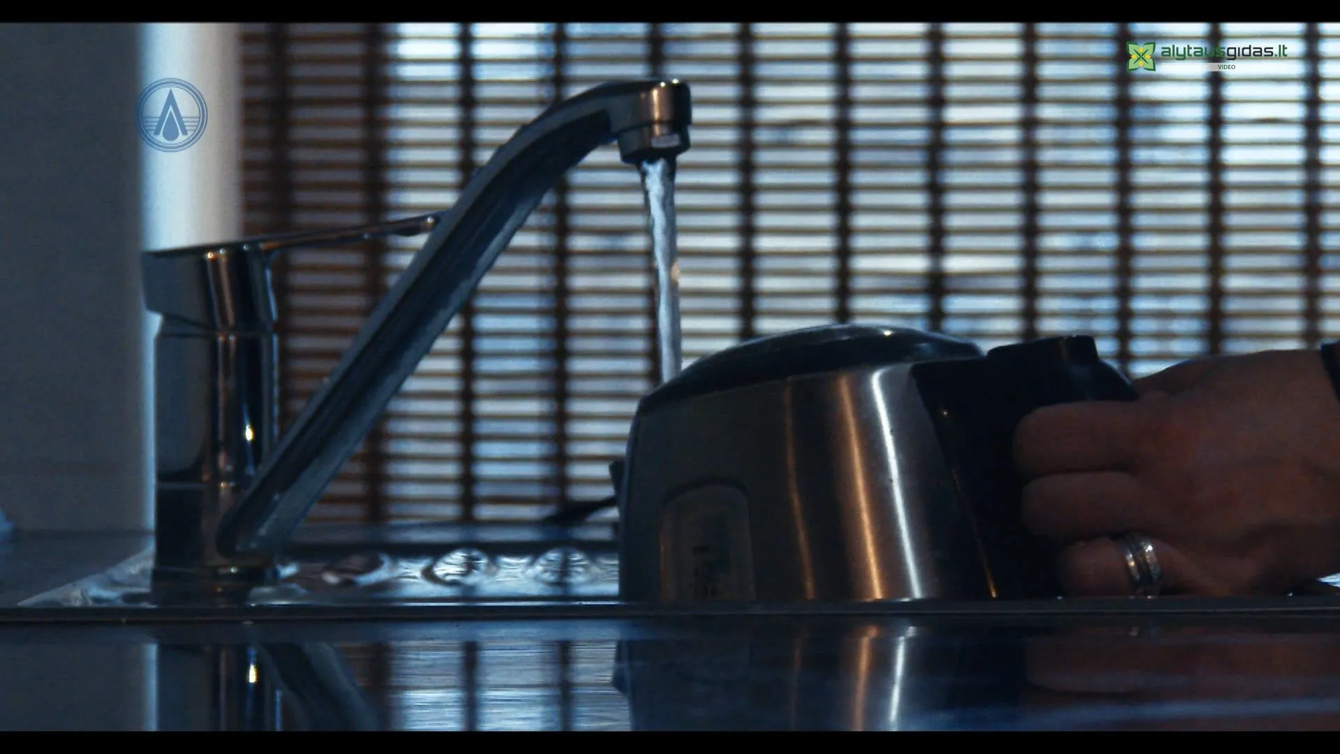 03 po reportazo00 00 03 33still042