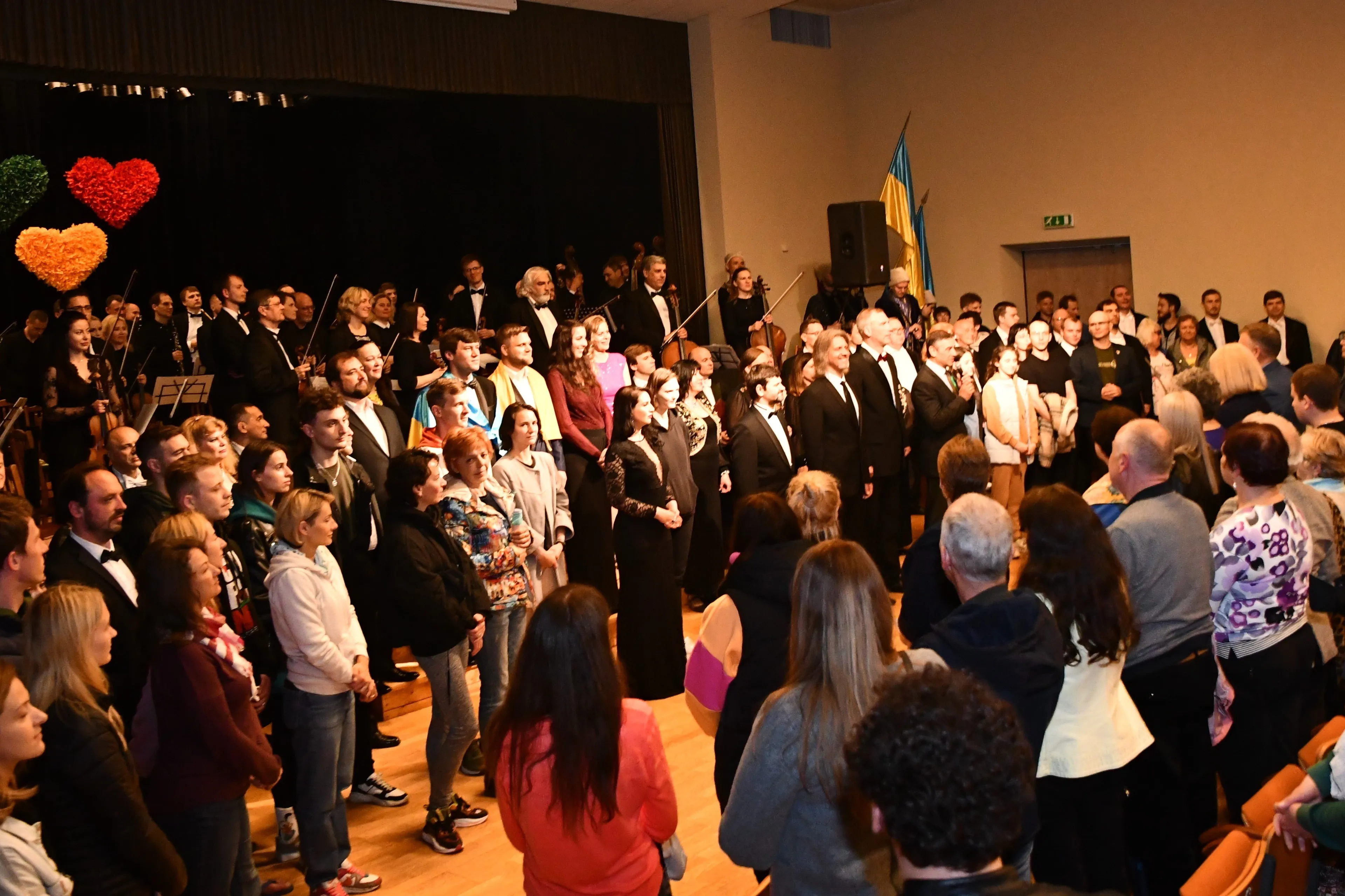 daugu scenoje unikalus reginys