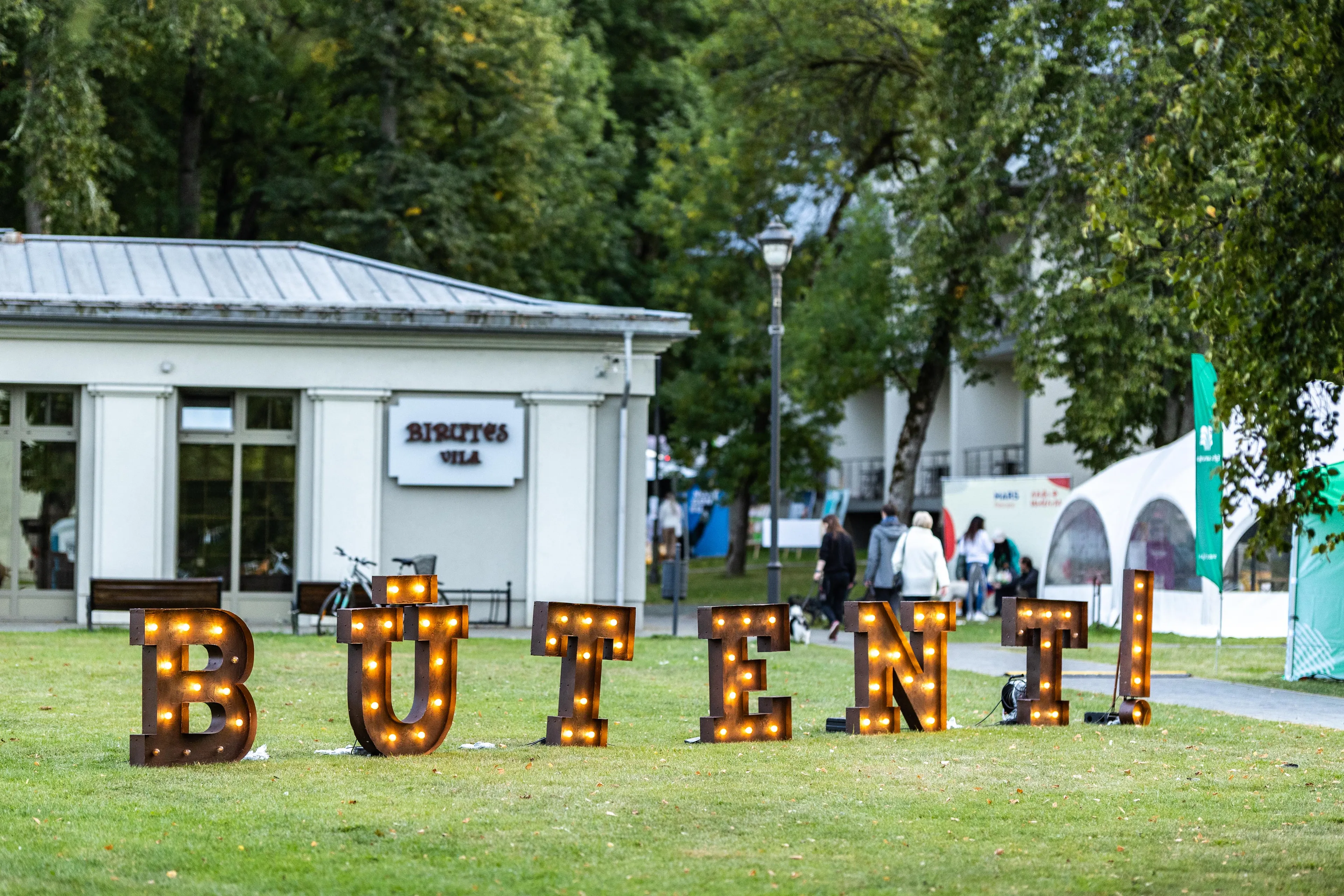 diskusiju festivalis butent