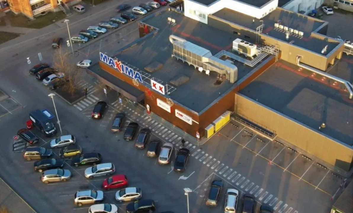 maxi130557858 2359486590842366 5151245109191154936 ns