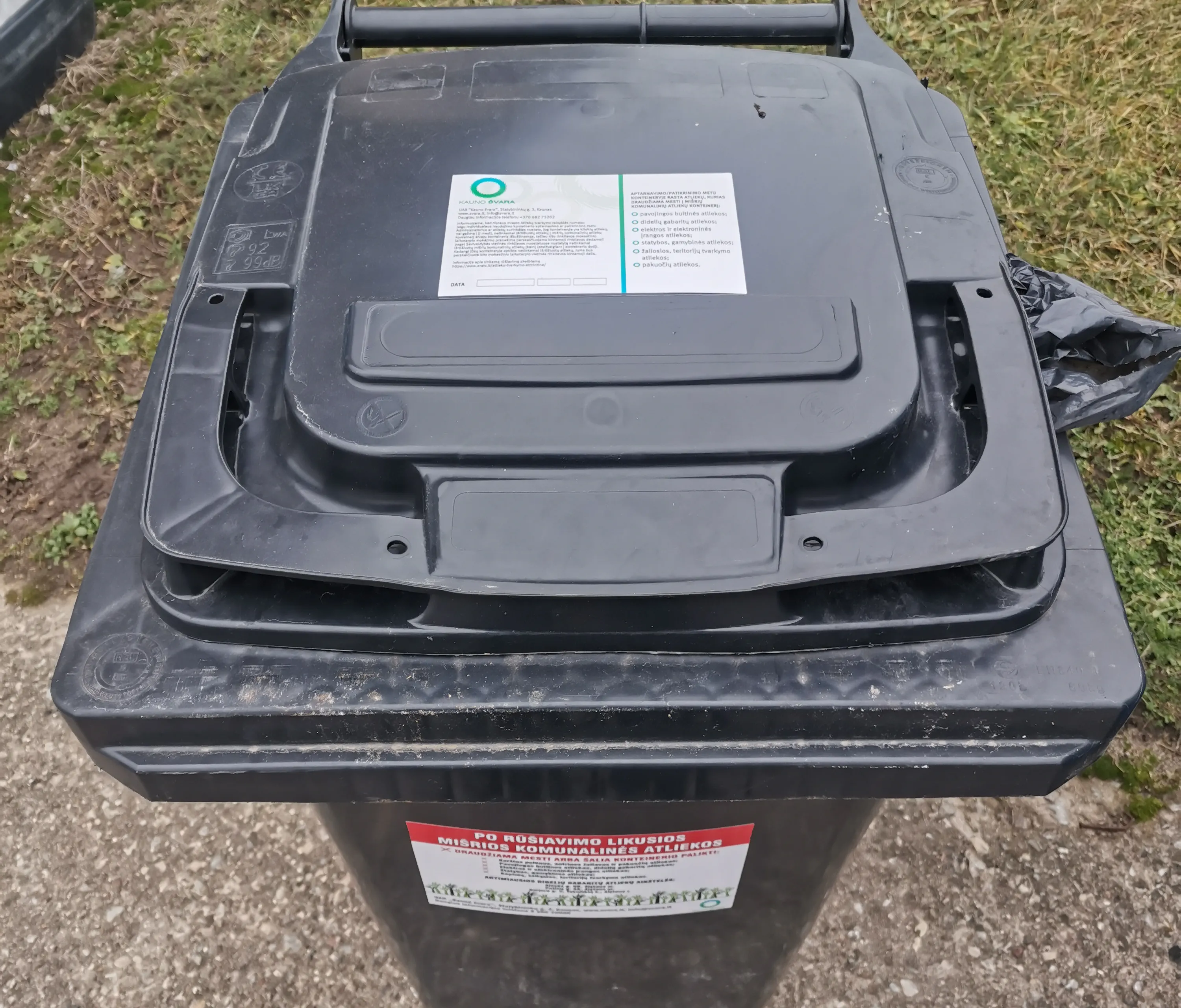 perspejimas ant konteinerio