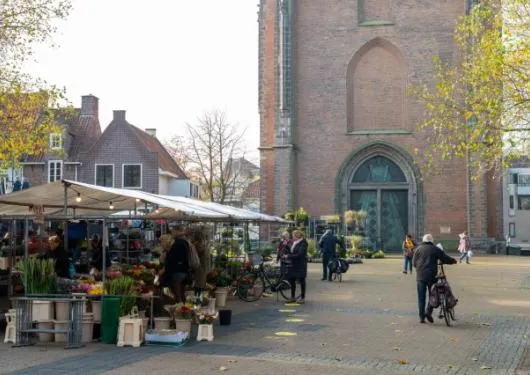 bloemenmarkt onze lieve vrouwenkerkhof