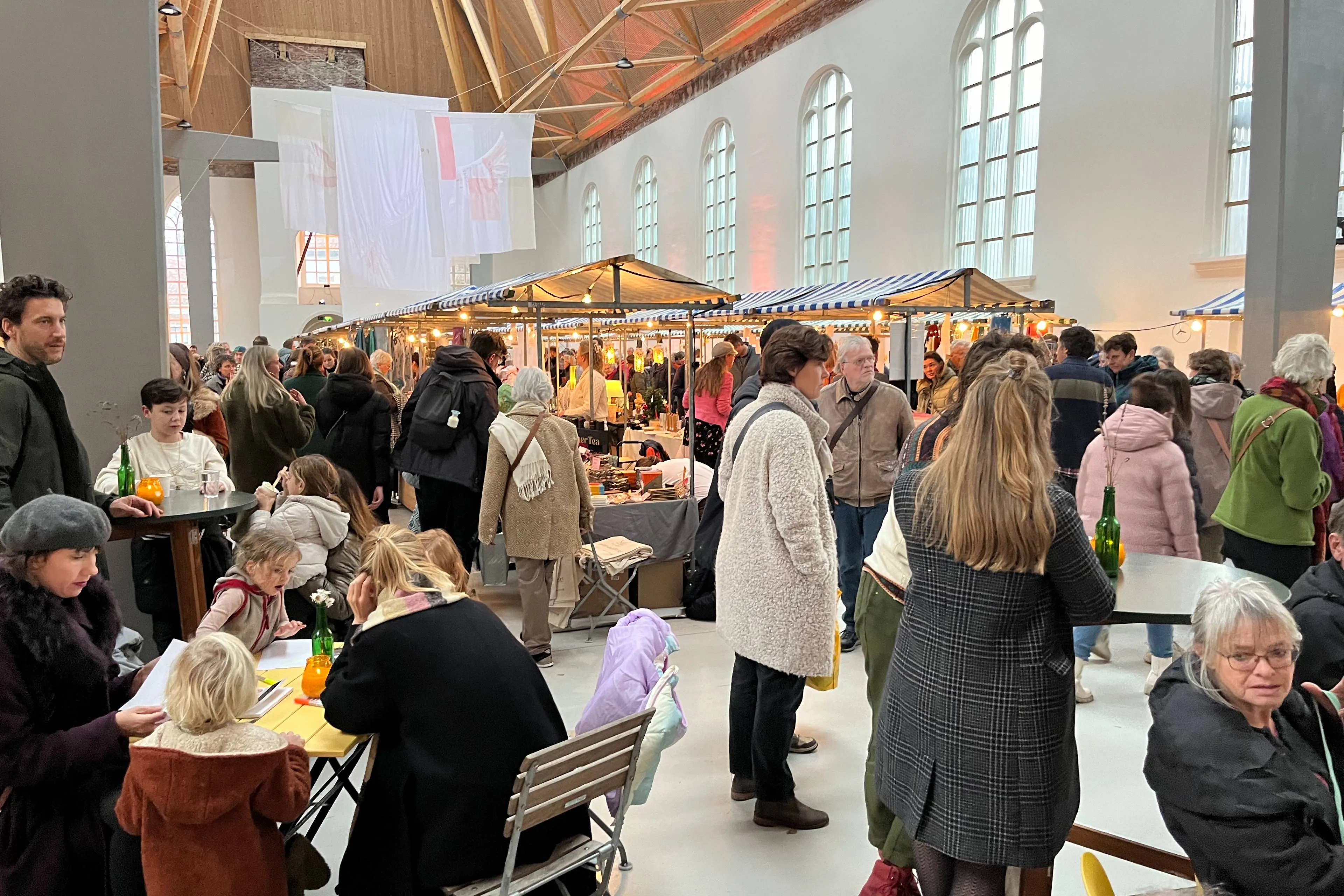 Dorpsplein Kunstkerstmarkt