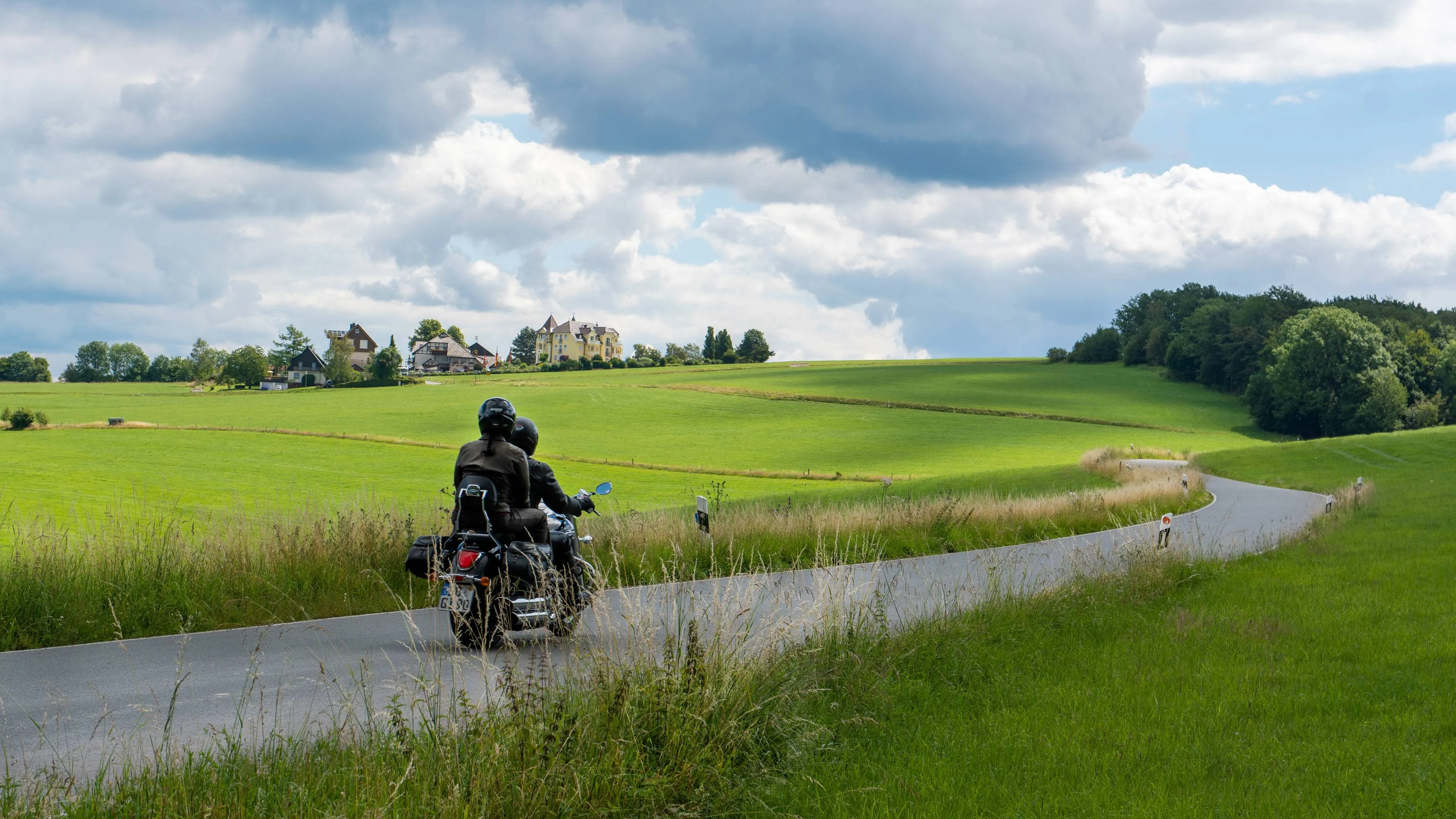zachtleven-motorcycling-5400264