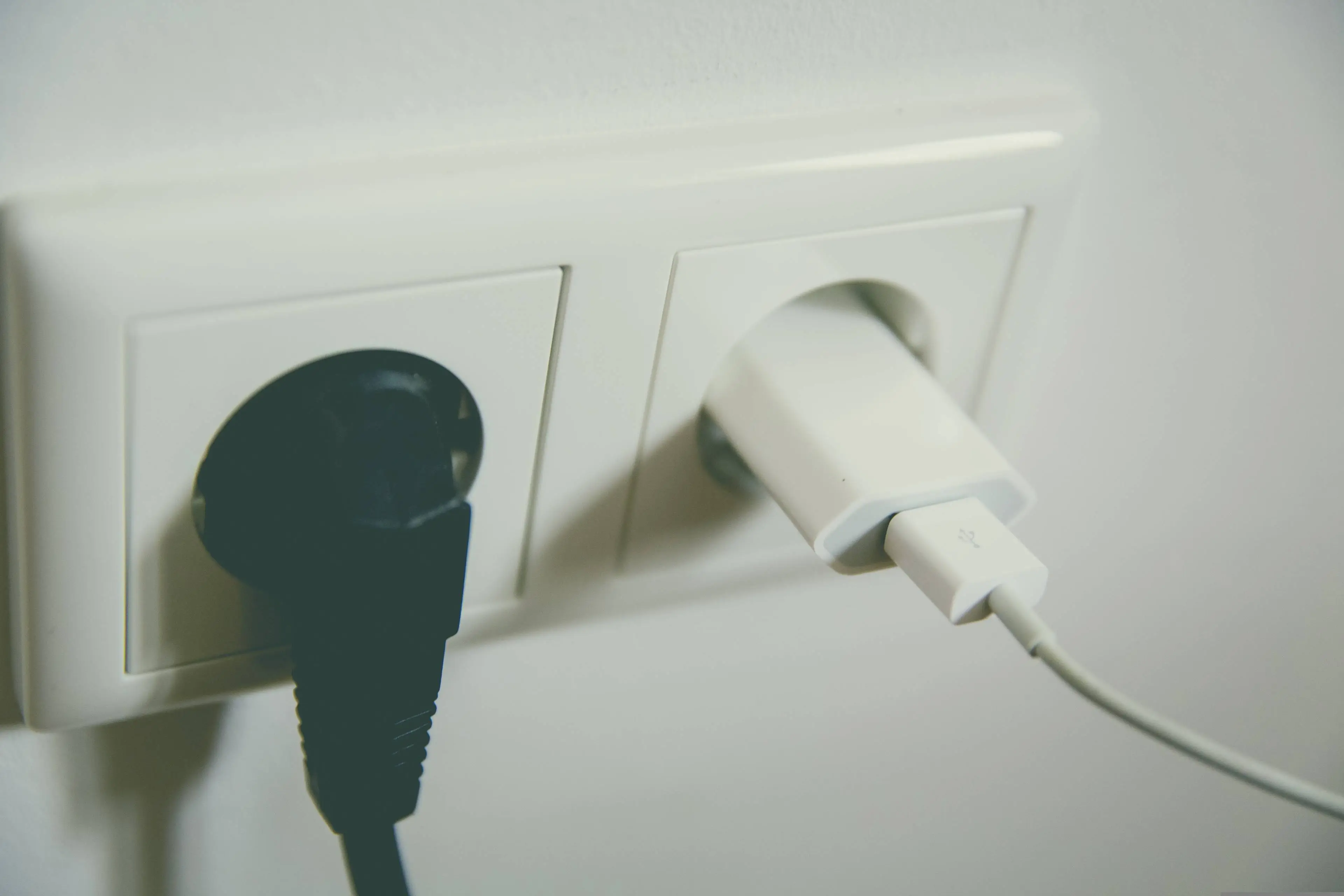 markusspiske-power-outlet-1794616
