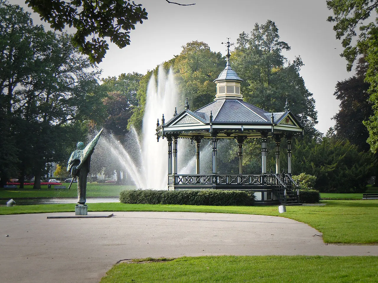 1280px oranjepark01 apeldoorn kleinleugenmors wikimedia