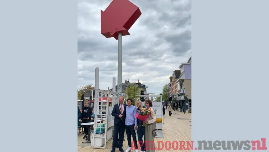 Het Leienplein is een kunstwerk rijker