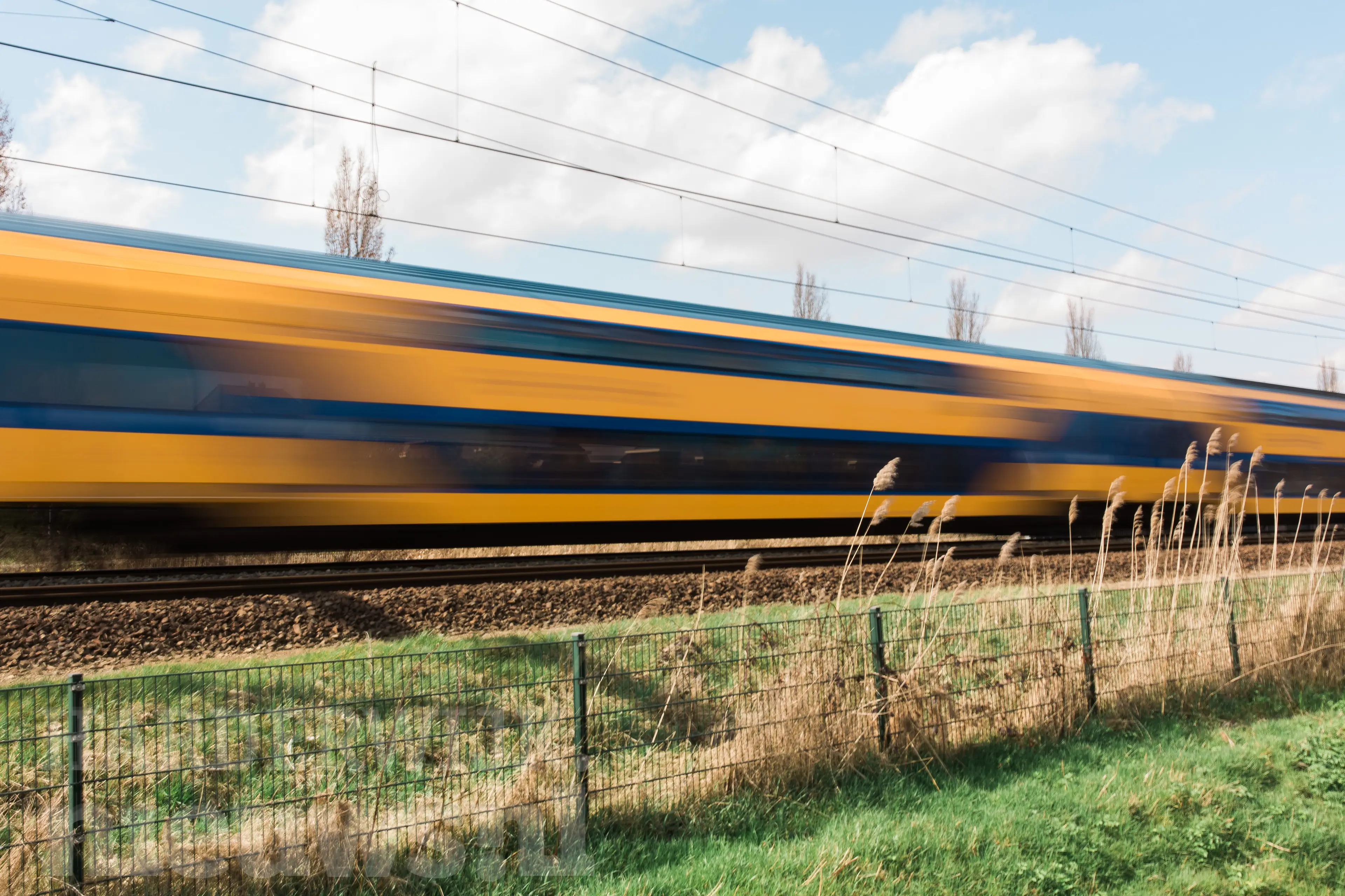 NS-trein op het spoor, ter illustratie bij werkzaamheden