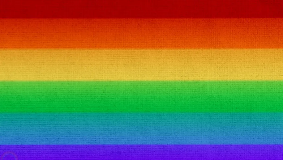 Aannemer herstelt schade regenboogzebrapad