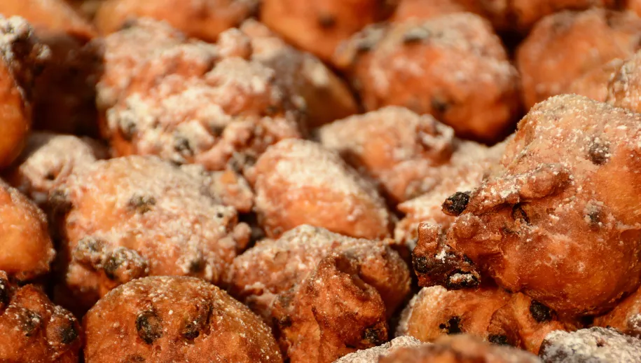 KV Apeldoorn bakt oliebollen voor het goede doel