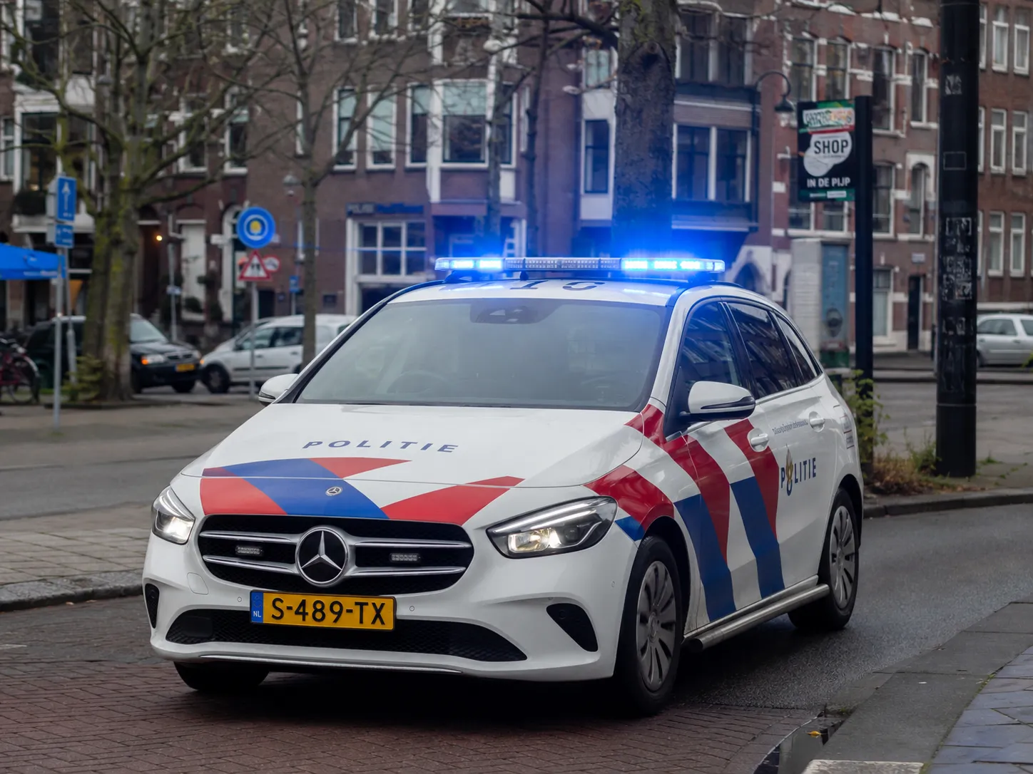 Flinke schade na botsing op parkeerterrein bij De Voorwaarts