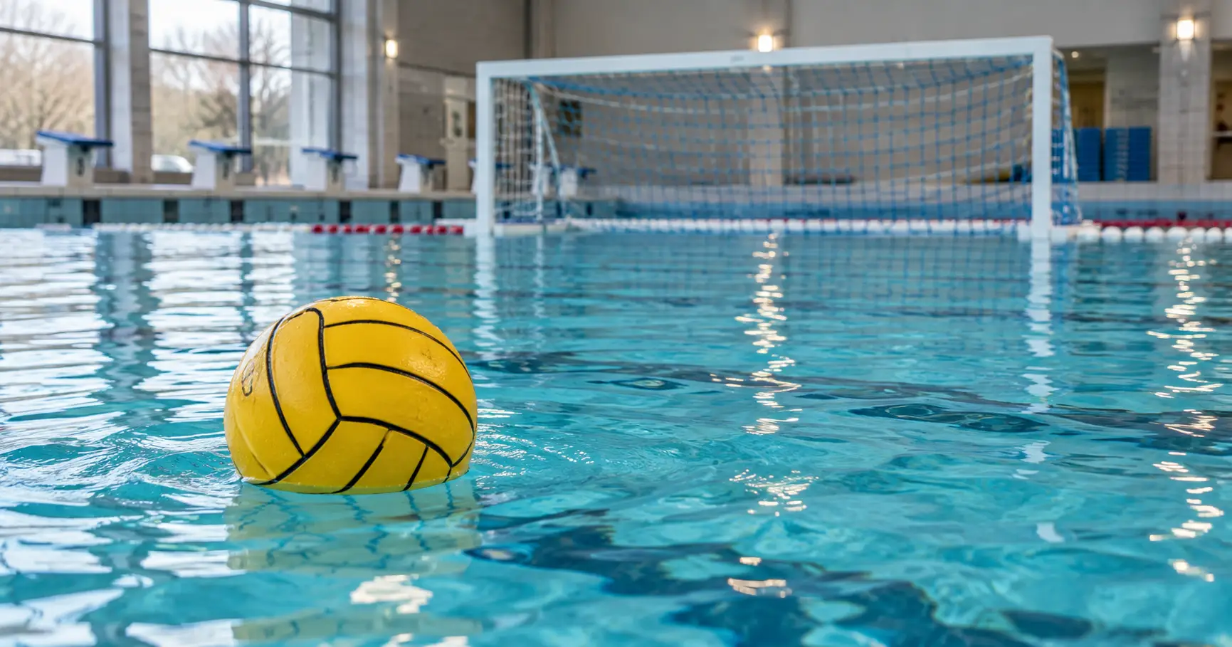 AI-illustratie: waterpolobal en doel in een zwembad