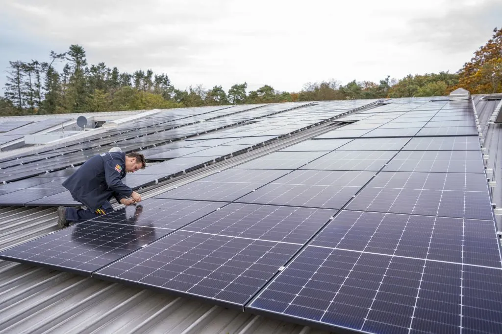 bzsander van wessel installeert zonnepanelen 4