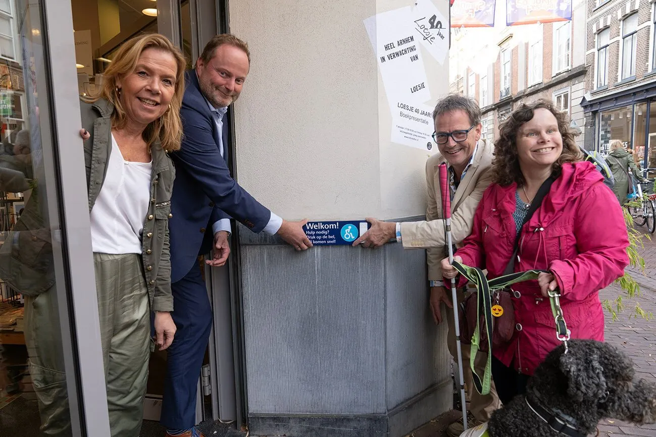 deurbelgemeentearnhemveronique galle city centrum arnhem wethouder maurits van de geijn inclusiewalter jansen eigenaar het colofon en marjolein van den broek voorzitter