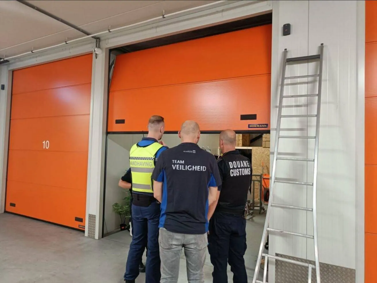 controle garageboxen door Interventieteam.IJsseloord