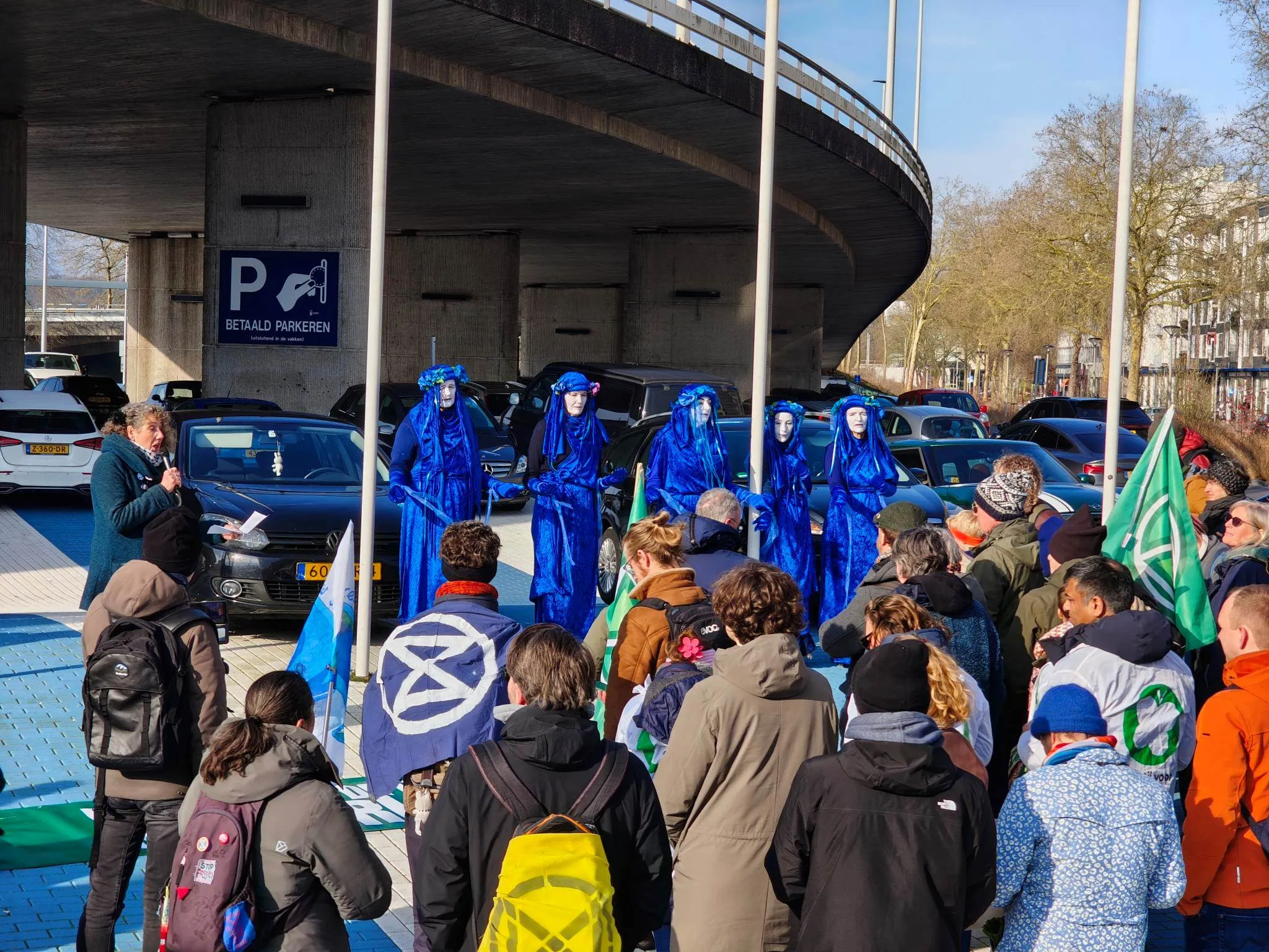 Klimaatdemonstratie.Een grote groep demonstranten verzamelde zich bij de Blauwe Golven