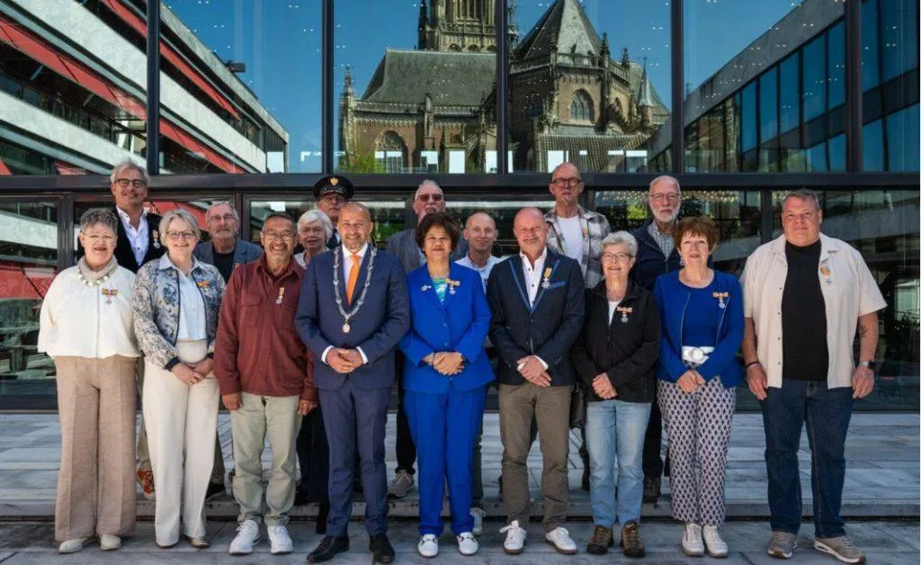 2026.Brandweercommandant kindercorrespondent en echtpaar onderscheiden bij Lintjesregen Arnhem - Gemeente Arnhem